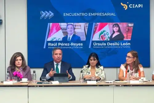 Ministro de Economía y Finanzas, Raúl Pérez Reyes, presentó cartera de proyectos en transporte ante empresarios españoles y europeos, por más de 49,000 millones de dólares, en Madrid. ANDINA/Difusión