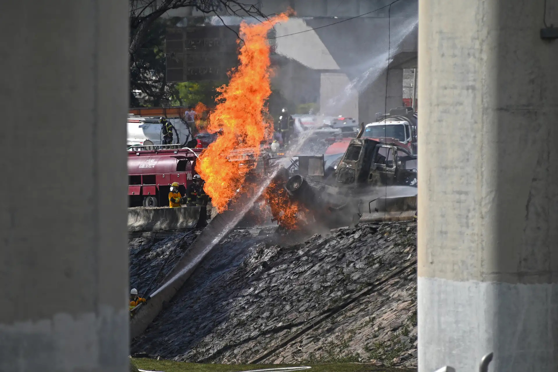 Camión de gas explota en ciudad de México dejando unas 60 personas heridas