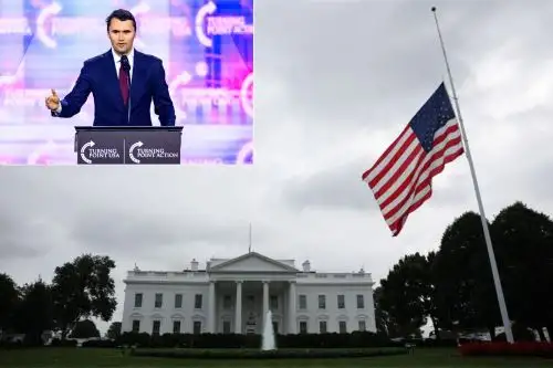 Con el asesino aún fugitivo, la Casa Blanca luce la bandera a media asta en honor a Charlie Kirk