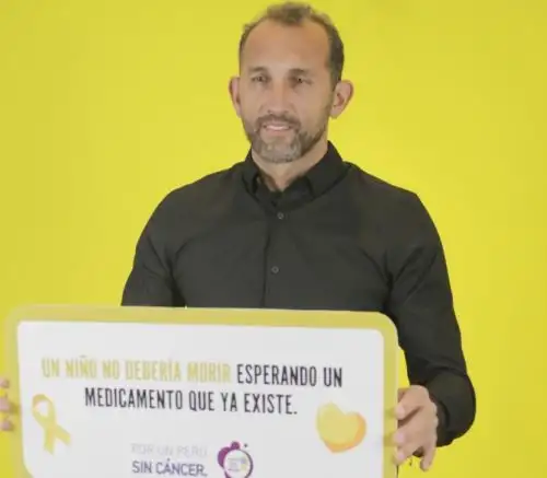 Hernán Barcos promueve la lucha contra el cáncer infantil en el Perú
