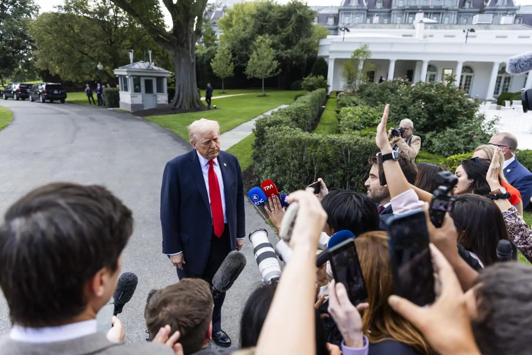 Donald Trump amenazó en las últimas semanas con nuevos aranceles a China si no garantiza el suministro de tierras raras o para para que le retire su apoyo a Rusia. Foto: EFE
