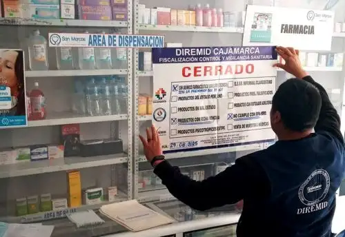 La Dirección Regional de Medicamentos, Insumos y Drogas (Diremid) de Cajamarca intervino más de 700 farmacias y boticas por vender medicamentos vencidos, adulterados y de contrabando; y por funcionar sin autorización. ANDINA/Difusión