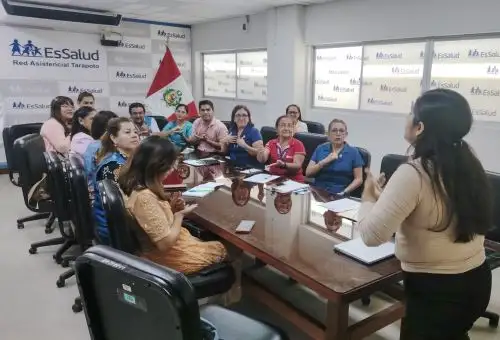 Personal de EsSalud Tarapoto (San Martín) aprende lengua de señas para brindar un mejor servicio a las personas que necesitan esta atención. ANDINA/Difusión