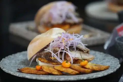 Pan con chicharrón y otros potajes brillaron en muestra gastronómica de Cenfotur en Barranco