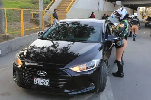 SUTRAN y PNP realizan operativo contra el transporte informal en Lima Sur