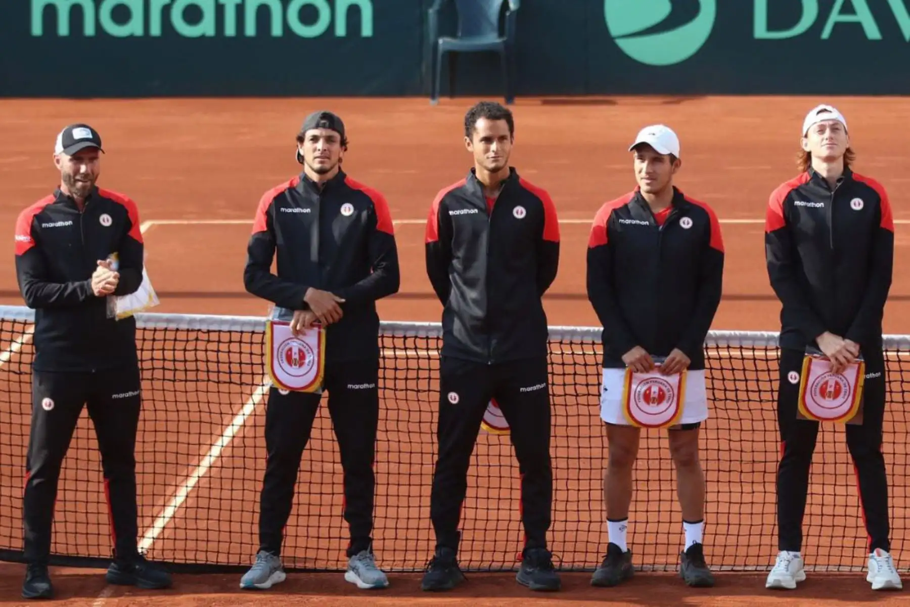 En el primer día de los partidos de clasificatorias del Grupo Mundial l de la Copa Davis 2025, que se realizaron en el Club Lawn Tennis de la Exposición en Lima el viernes 12 de setiembre, Gonzalo Bueno de Perú consiguió el primer punto del día para nuestro país, tras vencer a Nuno Borges de Portugal (52 ATP) por 3-6 6-2 7-5. Foto: Federación Peruana de Tenis
