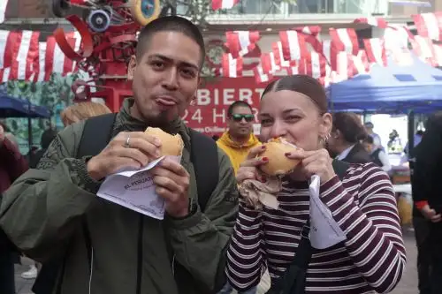 Se realiza en Miraflores Festival del Pan con Chicharrón para apoyar a Perú en la final del Mundial de Desayunos