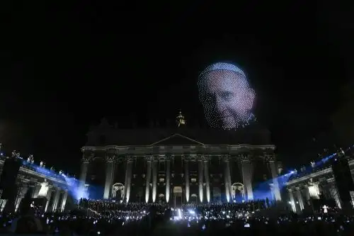Megaconcierto en el Vaticano  reúne a famosos artistas : Karol G, Andrea Bocelli, John Legend y grandes estrellas