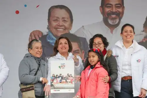 Presidenta Dina Boluarte conmemoró el Día de la Familia en San Luis