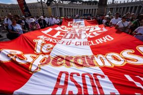 También niños y jóvenes nacidos en Italia pero con padres peruanos, bailaron la bella marinera.