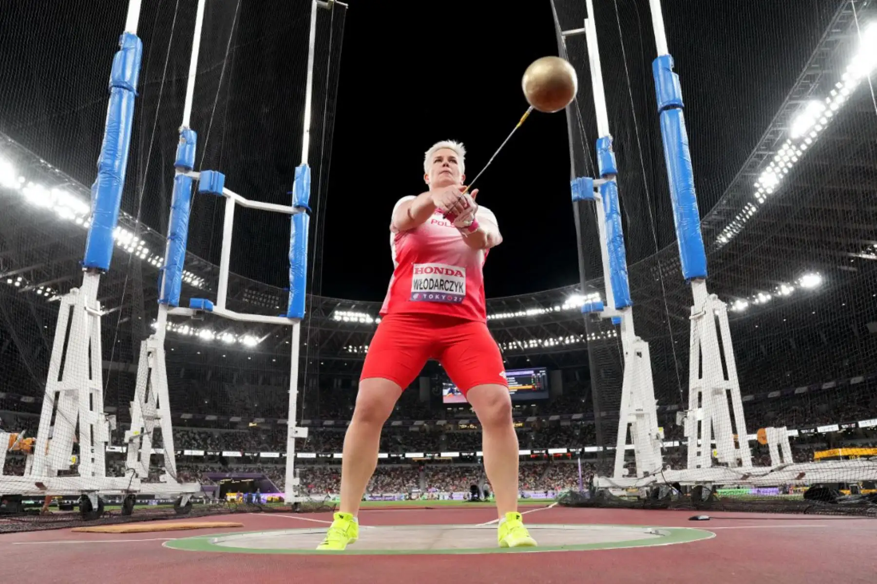 La atleta polaca Anita Wlodarczyk compite en la final femenina de lanzamiento de martillo durante el Campeonato Mundial de Atletismo en Tokio.
Foto: AFP