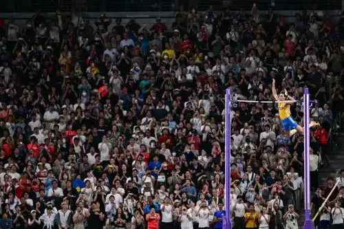 Hazaña dorada en el Mundial de Atletismo: Mondo Duplantis salta 6,30 m y se corona como el mejor de la historia