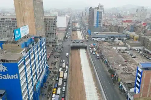 Las unidades que van de Ate hacia el centro de Lima circularán por las avenidas Nicolás Ayllón, México, Parinacochas, García y Naranjo, jr. Huánuco y retomarán su recorrido por la av. Miguel Grau. Otra alternativa es continuar por la av. García Naranjo hacia Paseo de la República para retomar su recorrido habitual a la altura del óvalo Grau.ANDINA/Difusión
