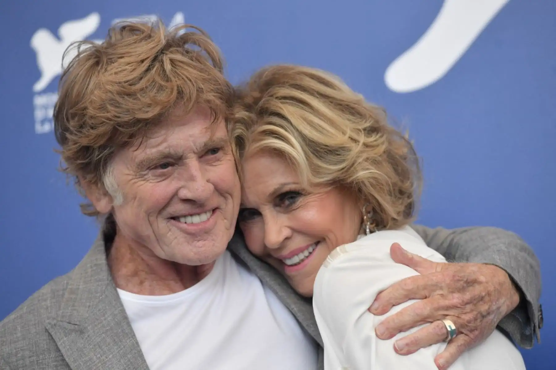 Los actores estadounidenses Jane Fonda y Robert Redford asisten a una sesión de fotos durante el 74.º Festival de Cine de Venecia el 1 de septiembre de 2017 en el Lido de Venecia. Foto: AFP