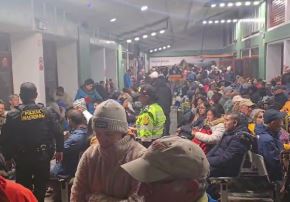 La Policía Nacional evacuó a más de 1,300 turistas que visitaron Machu Pichu y que se encontraban varados en el distrito de Machu Picchu Pueblo y que no podían viajar por las protestas que se registran en ese distrito.