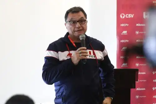 Conferencia de prensa de autoridades que explican sobre el I  Campeonato Sudamericano de Vóley Femenino Sub-17. En la imagen, entrenador de la selección peruana de vóley Sub-17, Marcello Bencardino.Foto: ANDINA/Eddy Ramos
