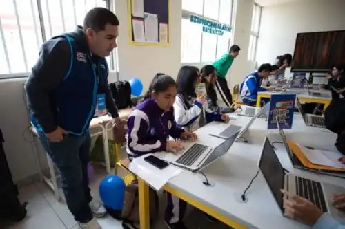 Pronabec inició la Becatón a nivel nacional para promover inscripciones a Beca 18 en los propios colegios. Foto: Difusión