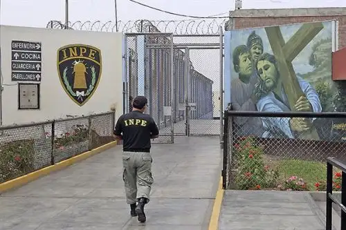 "Hay 60 personas que están bajo el Sistema de Vigilancia Electrónica", señaló el titular del INPE. Foto: Difusión