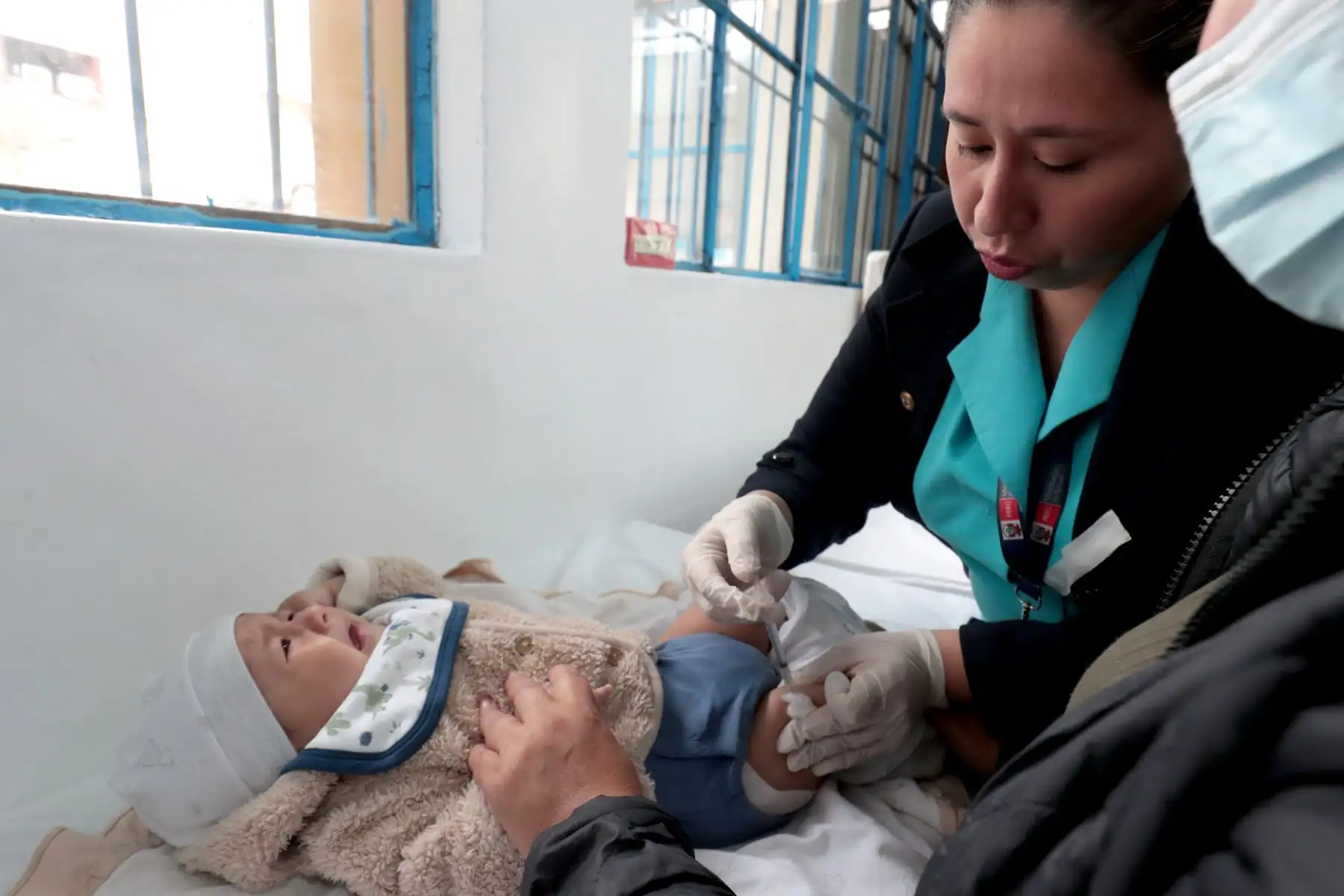 Minsa recuerda la importancia de la vacunación en gestantes.
Protección del binomio madre-niño
Campaña realizada en el Hospital Bartolomé.
Minsa brinda de manera gratuitas vacunas de tos ferina, difteria, tétanos. influencia y hepatitis B.
Foto: ANDINA/Verónica Calderón Zúñiga