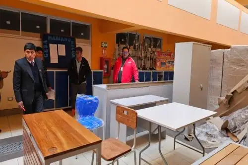 Se entregaron 1308 bienes mobiliarios pedagógicos y complementarios como sillas y mesas para estudiantes, escritorios para docentes, mesas de trabajo, mesas plegables, armarios, estantes y muebles kitchenette.