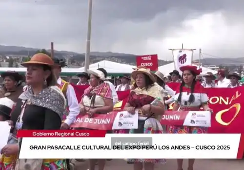 Grupos de danzas de diversas regiones participan del pasacalle que se realiza en Cusco anunciando el inicio de la feria Expo Perú Los Andes 2025.