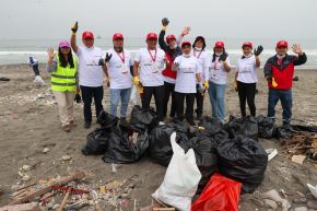 Voluntarios de Editora Perú lograron recolectar y retirar un importante volumen de residuos sólidos en Ventanilla. Foto: ANDINA/Juan Carlos Guzmán