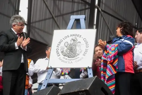 A lo largo de la tradicional avenida El Sol, cientos de danzantes representaron lo mejor del folclor de Ayacucho, Apurímac, Cusco, Huancavelica, Ica y Junín. Expo Perú Los Andes 2025, de las regiones que conforman la Mancomunidad Regional de los Andes. Foto: ANDINA/Vidal Tarqui