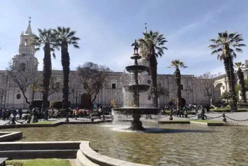 El hombre capturado fue identificado con las iniciales A.L.S. y trasladado a la dependencia policial para que se realicen las investigaciones correspondientes y se apliquen las sanciones por la afectación al Patrimonio Cultural de la Humanidad.
