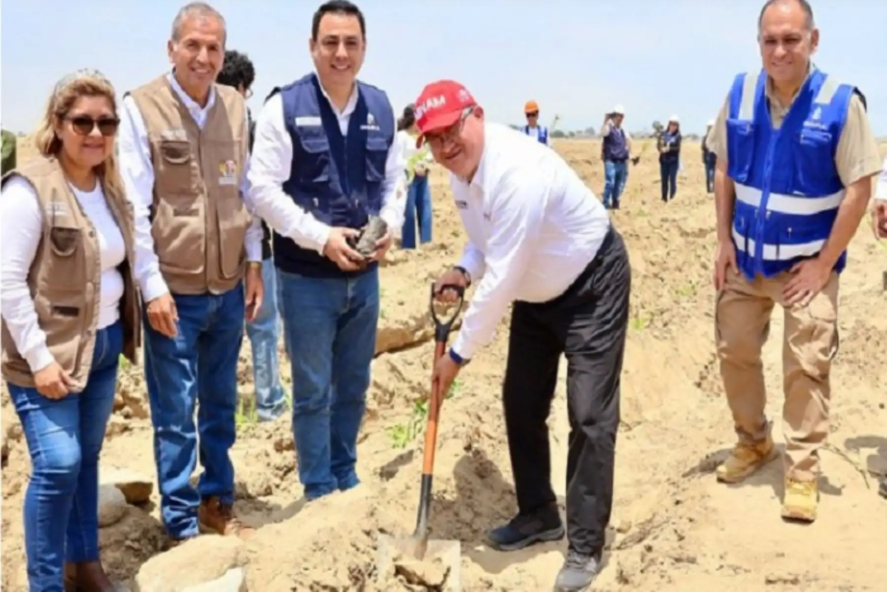 Ya suman 37 hectáreas plantadas que convertirán a la zona en un gran pulmón verde para Trujillo y todo el norte del país.