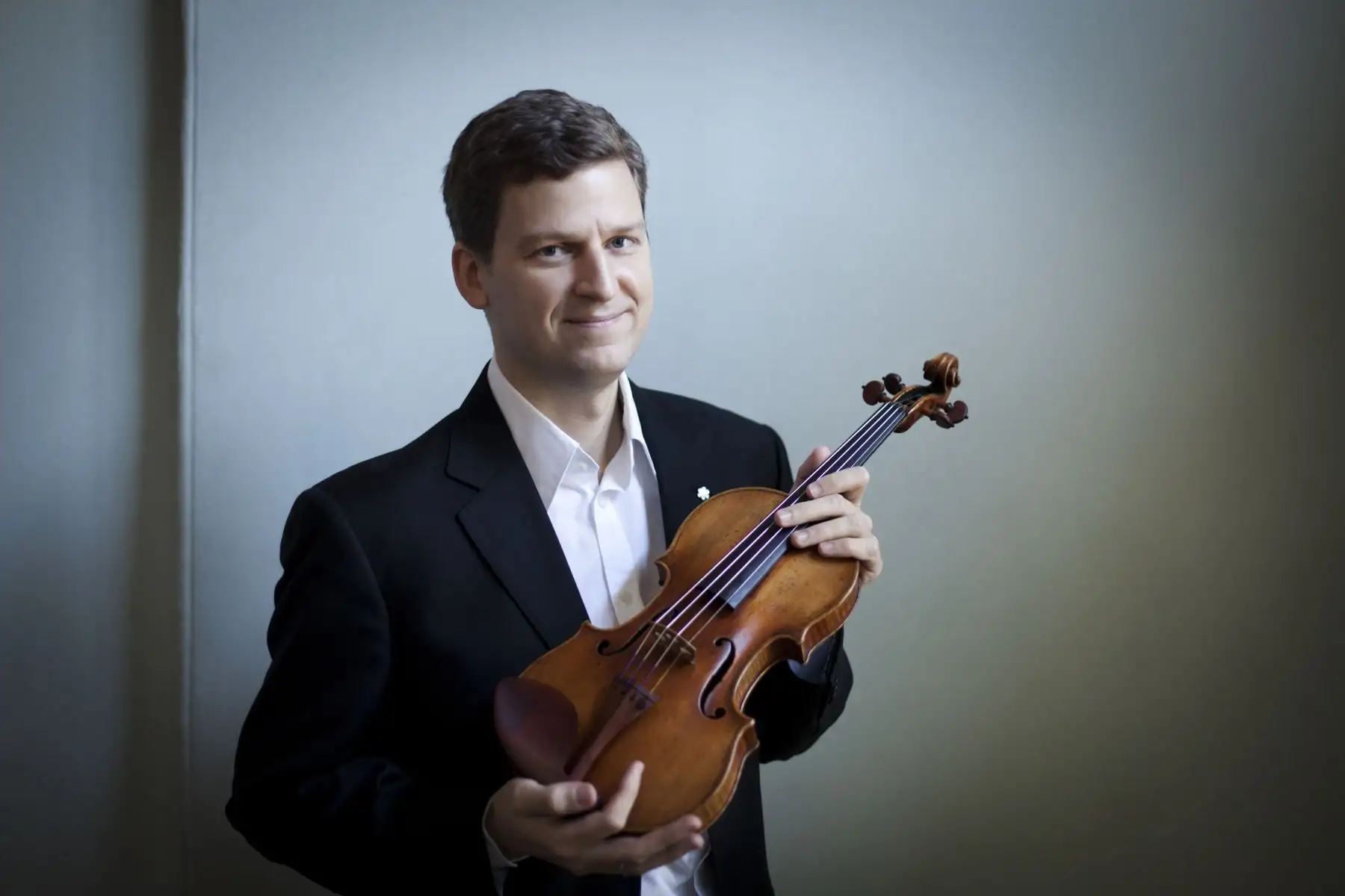 James Ehnes, virtuoso del violín y dos veces ganador del Grammy, llega al Teatro Municipal.