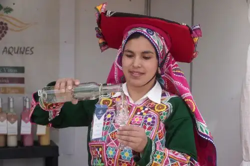 Gran variedad de bebidas espirituosas en la Expo Perú Los Andes 2025 en el Cusco