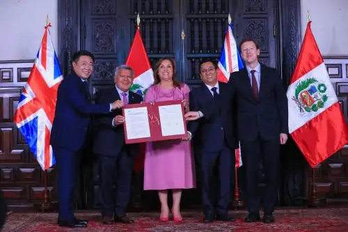 Gobierno suscribió contrato para construcción de Hospital Regional Docente de Trujillo