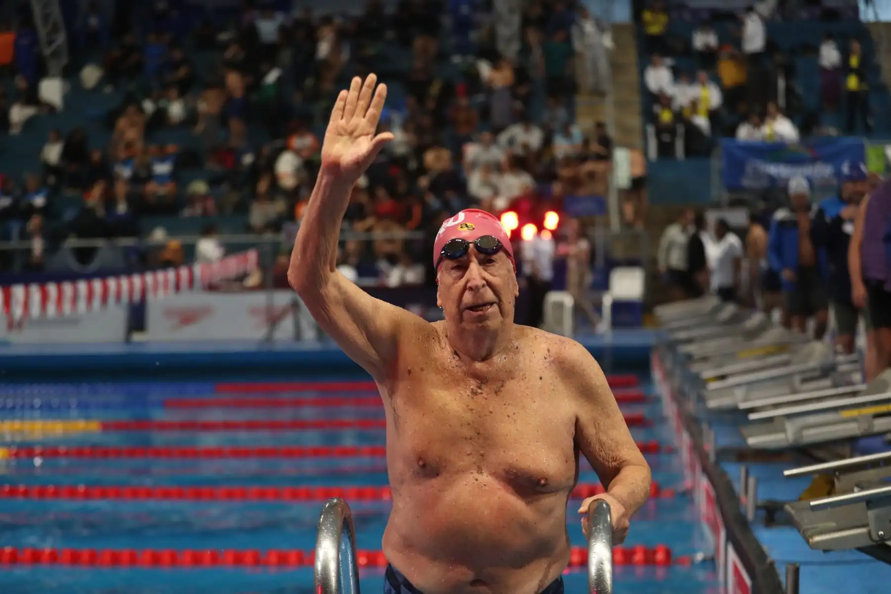 Por segundo día consecutivo, se realizó en la piscina olímpica del Campo de Marte de Jesús María el Campeonato Nacional de Natación Máster de Piscina corta 2025. En imagen el nadador José Benigno Peñaloza de 93 años, representando a Regatas Lima, quien participó en 100 metros libres.
Foto : ANDINA / Lino Chipana Obregón.