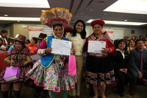 La certificación se realiza con el apoyo de Sineace y en los dos servicios que ofrece el programa social Cuna Más. Foto: Cuna Más