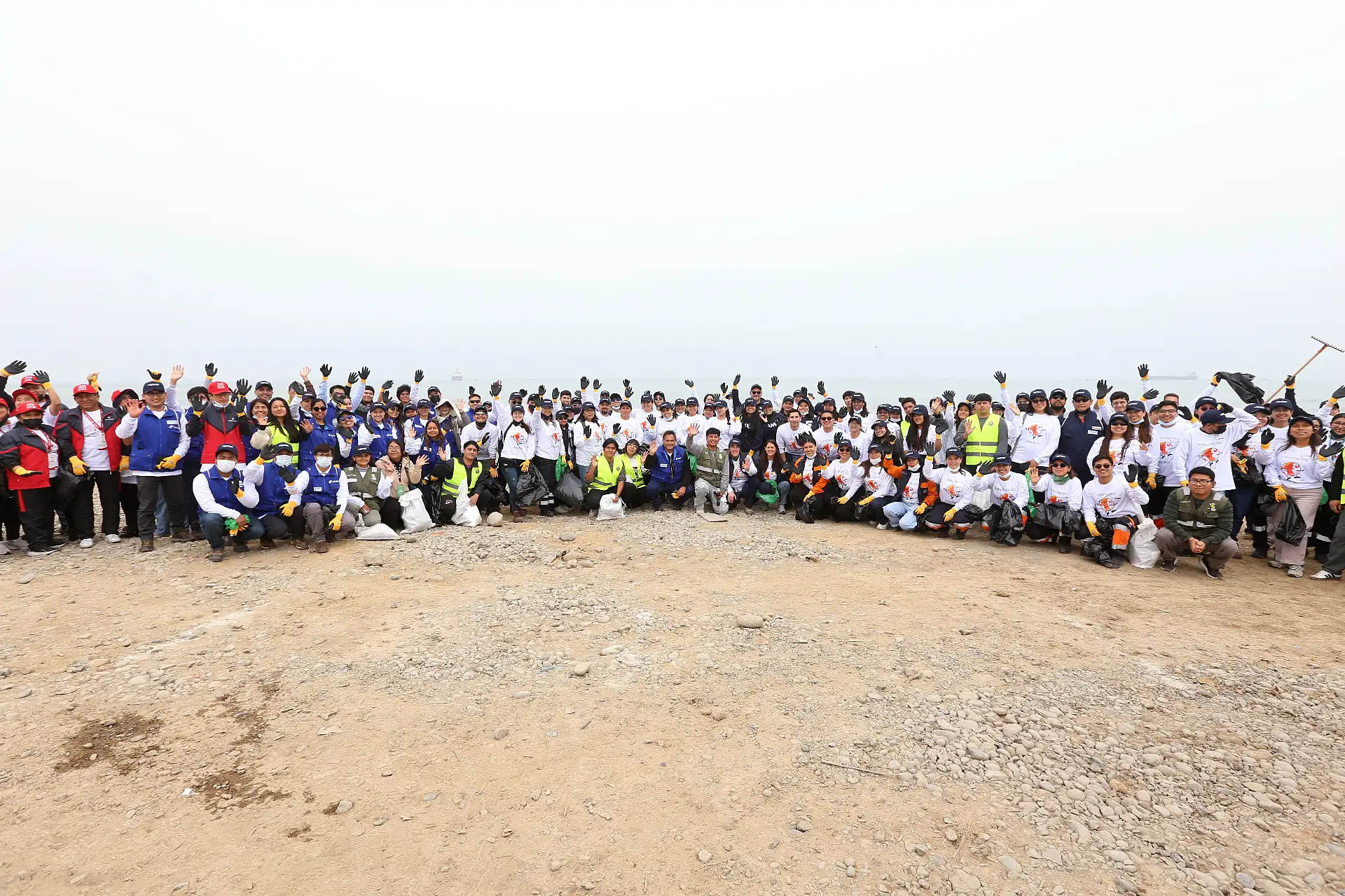 En el marco del Día Internacional de la Limpieza de Playas, más de 140 voluntarios de Editora Perú, Repsol y la ONG Perú Te Quiero Limpio participaron en una jornada ambiental en Ventanilla. Foto: Repsol