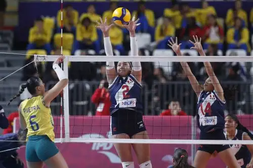 Selección peruana de vóley Sub-17 femenino disputa las semifinales del Campeonato Sudamericano 2025, donde enfrenta a Brasil en un partido decisivo por el pase a la gran final. El encuentro se juega en el Polideportivo Lucha Fuentes.Foto:ANDINA/Eddy Ramos