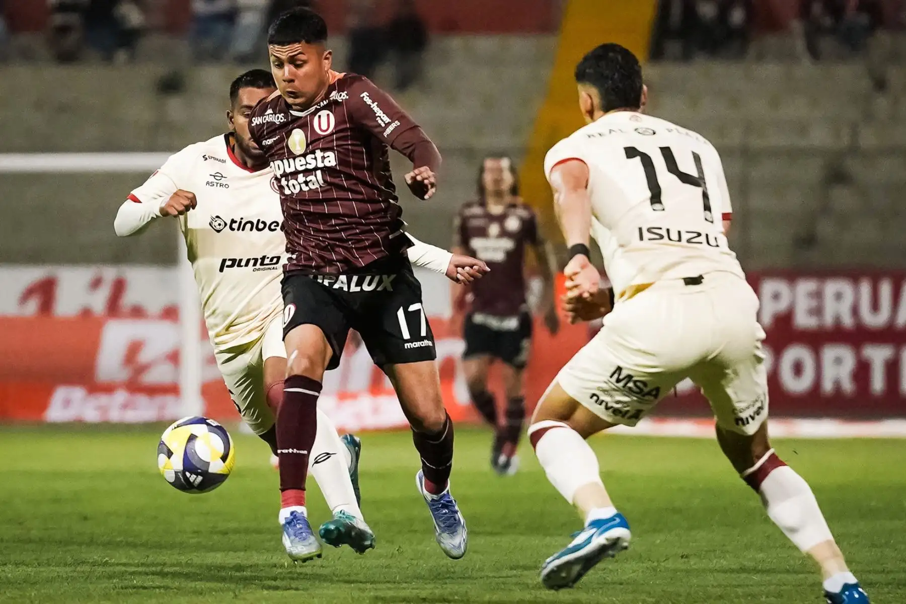 Universitario gana 2 a 1 ante UTC por  la décima fecha del Torneo Clausura 2025 de la Liga 1 en el estadio de Mansiche de Trujillo.
Foto: Liga 1