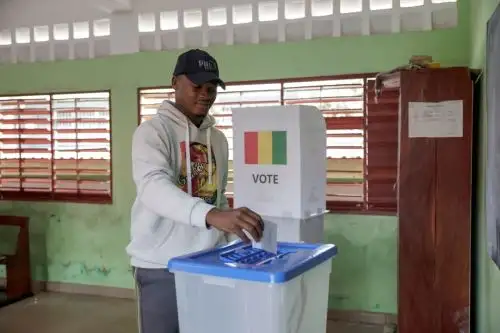 Guinea: ciudadanos votan en referéndum para nuevas elecciones en el país