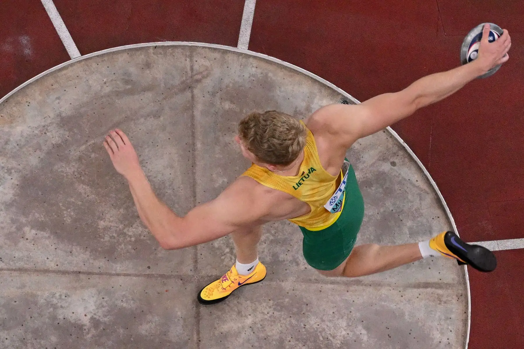 El atleta lituano Mykolas Alekna compite en la final de lanzamiento de disco masculino durante el Campeonato Mundial de Atletismo en Tokio el 21 de septiembre de 2025. Foto: AFP