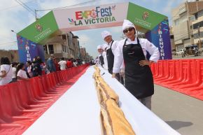 Tras la verificación notarial de la longitud del choripán, llegó el momento esperado: la degustación gratuita para todos los asistentes, quienes no solo disfrutaron del récord, sino de un evento lleno de sabor y cultura.