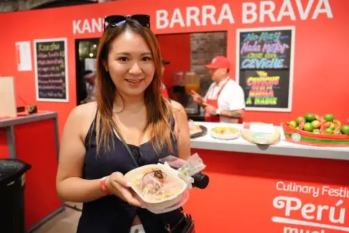 Comensal en la feria "Perú Mucho Gusto" en Nueva York 2025. ANDINA/Difusión