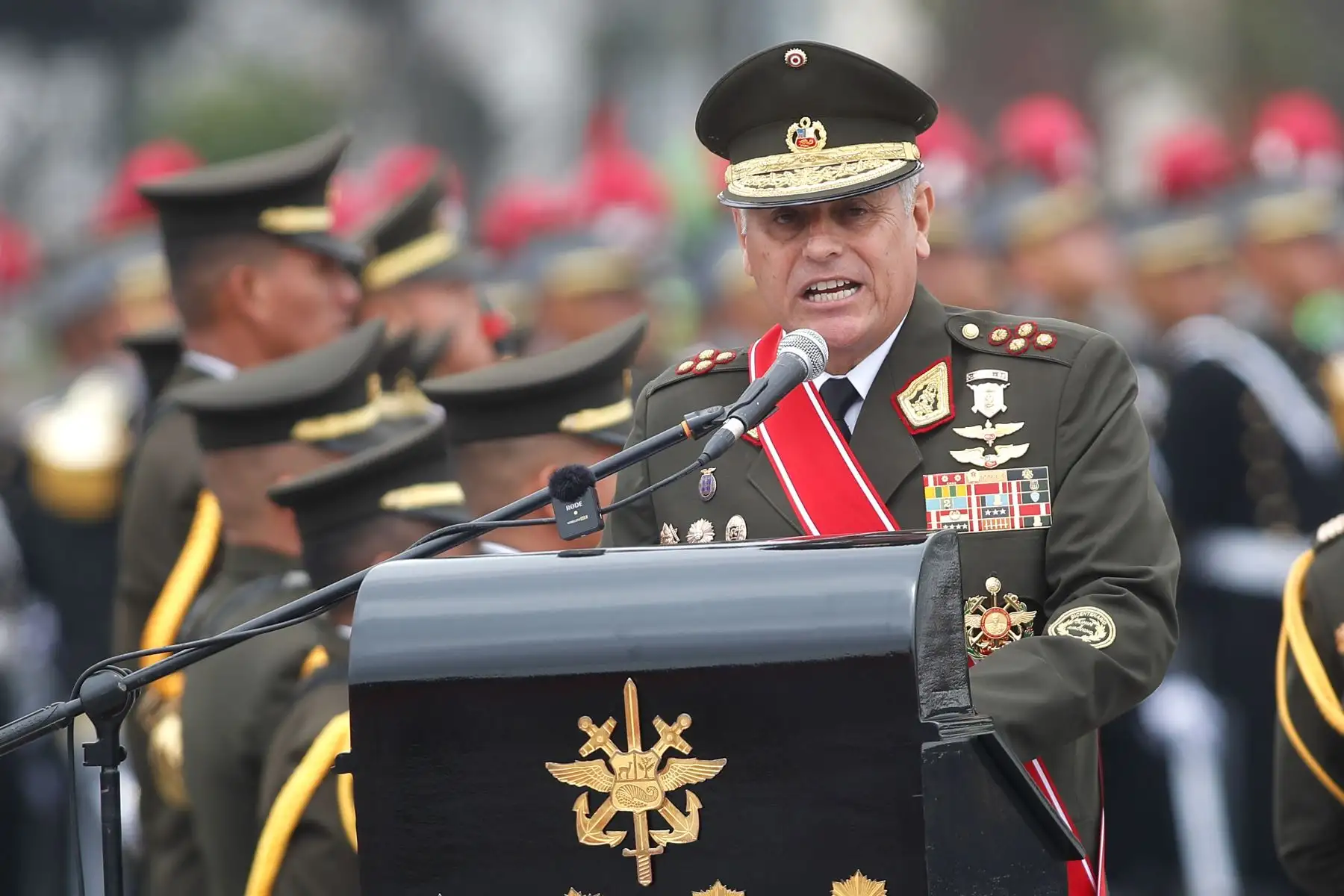 El Comando Conjunto de las Fuerzas Armadas realiza la ceremonia central de conmemoración por el Día de las Fuerzas Armadas, acto solemne donde participan altas autoridades políticas, militares e invitados especiales. En la imagen, el general David Guillermo, Ojeda Parra, jefe del Comando Conjunto de las Fuerzas Armadas.
Foto: ANDINA/ Eddy Ramos