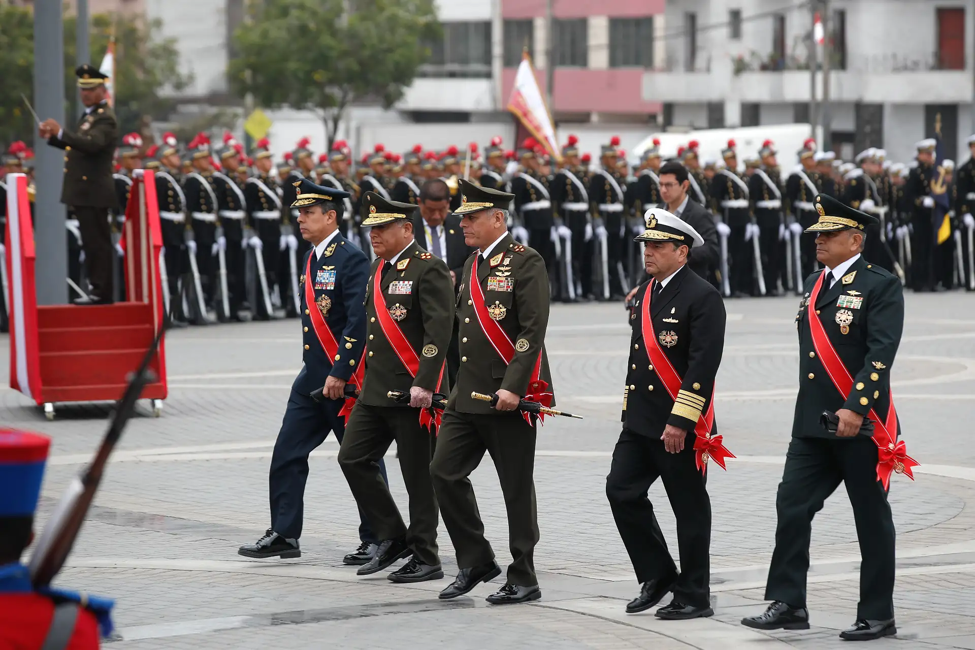 El Comando Conjunto de las Fuerzas Armadas realiza la ceremonia central de conmemoración por el Día de las Fuerzas Armadas, acto solemne donde participan altas autoridades políticas, militares e invitados especiales.
Foto: ANDINA/ Eddy Ramos