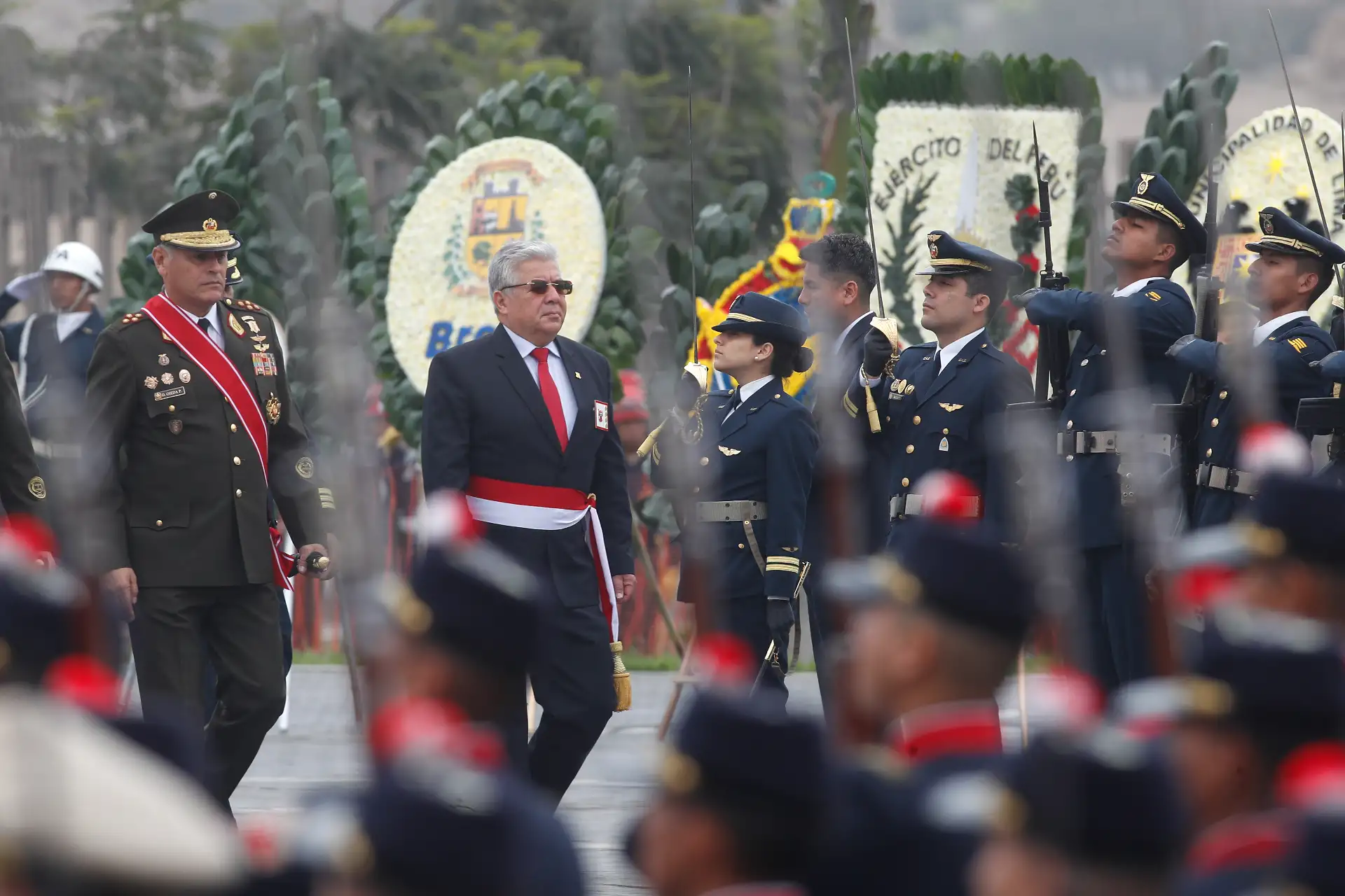 El Comando Conjunto de las Fuerzas Armadas realiza la ceremonia central de conmemoración por el Día de las Fuerzas Armadas, acto solemne donde participan altas autoridades políticas, militares e invitados especiales.
Foto: ANDINA/ Eddy Ramos