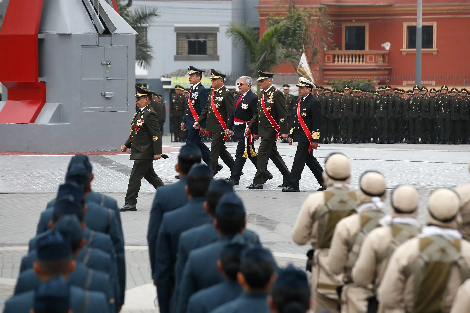 El Comando Conjunto de las Fuerzas Armadas realiza la ceremonia central de conmemoración por el Día de las Fuerzas Armadas, acto solemne donde participan altas autoridades políticas, militares e invitados especiales.
Foto: ANDINA/ Eddy Ramos