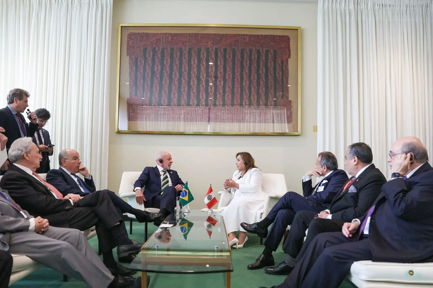 n el marco de la Asamblea General de las Naciones Unidas en Nueva York, la presidenta del Perú, Dina Boluarte, sostuvo una reunión bilateral con el mandatario de Brasil, Luiz Inácio Lula da Silva. Foto: ANDINA/Prensa Presidencia