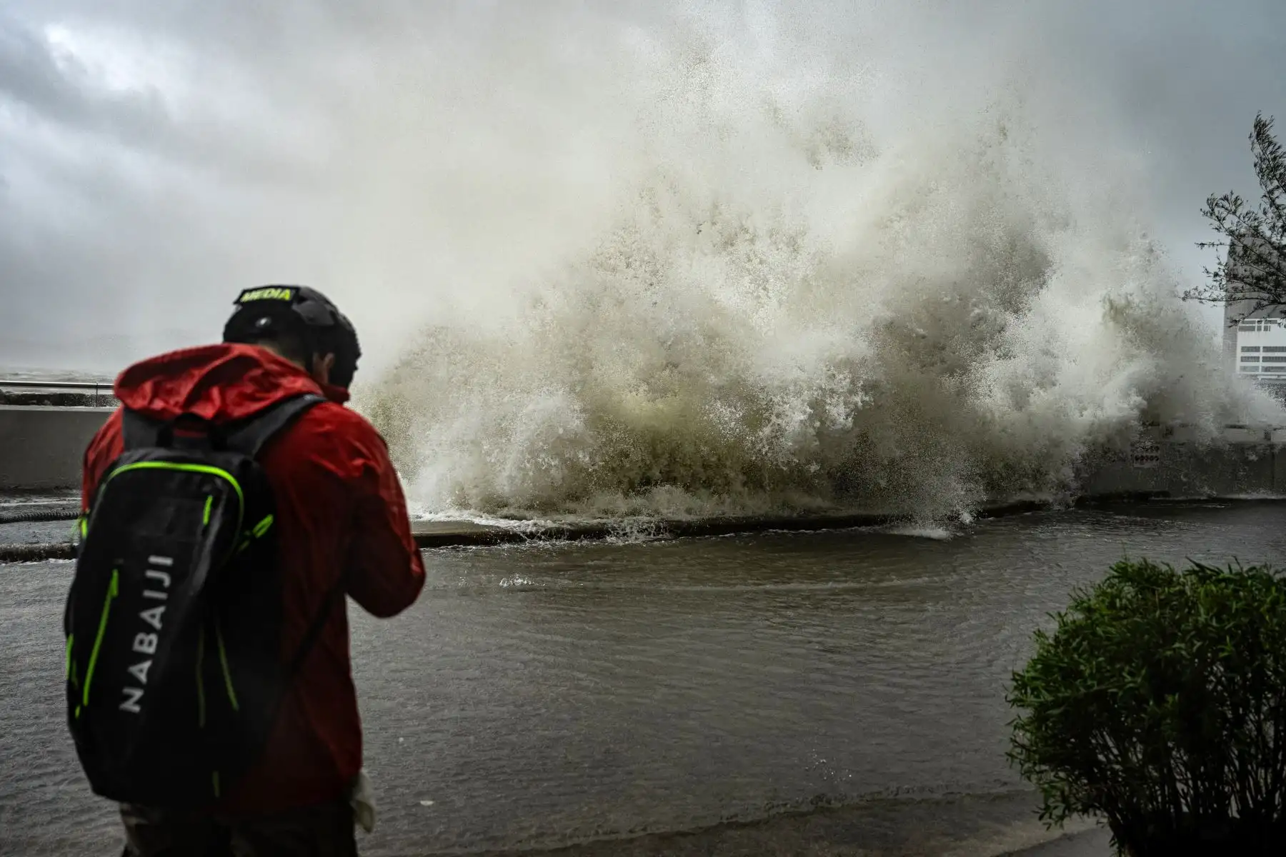 Ante la inminente llegada del ciclón tropical, las autoridades de toda China continental habían ordenado el cierre de negocios y escuelas en al menos diez ciudades del sur del país, lo que afectó a decenas de millones de personas. Foto: AFP