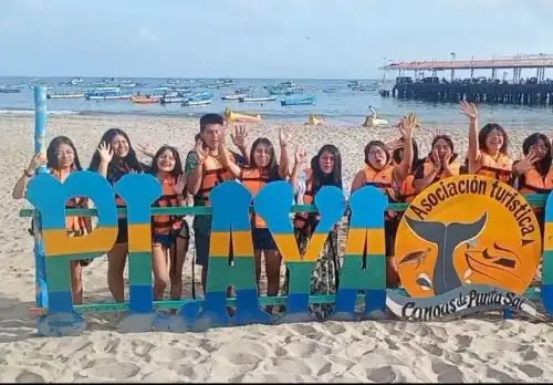 Tumbes se ha convertido en destino de moda del turismo escolar. Delegaciones de estudiantes arriban a esta región norteña seducidos por sus hermosas playas y por el avistamiento de ballenas. ANDINA/Difusión
