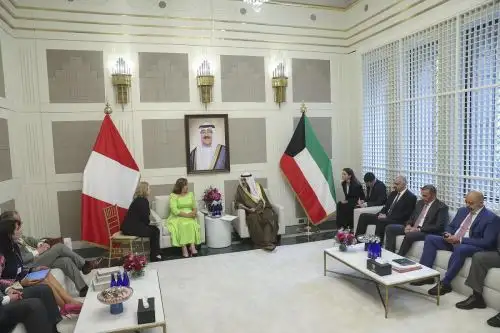 La presidenta de la República, Dina Boluarte, se reunió con el príncipe heredero de Kuwait, Sabah Khaled Al-Hamad Al-Mubarak Al-Sabah,en el marco de su visita oficial a las reuniones de las Naciones Unidas en Estados Unidos. Foto: Cortesía.