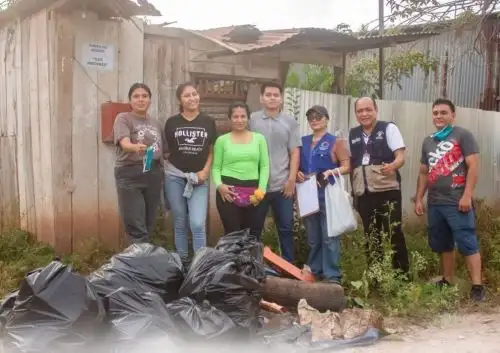 Brigadistas y voluntarios eliminan más de cinco toneladas de criaderos del zancudo transmisor del dengue en el distrito de Picota, región San Martín. ANDINA/Difusión